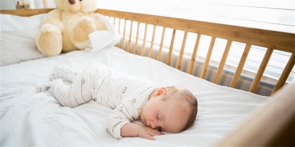 Jak správně vybrat matraci do dětské postýlky